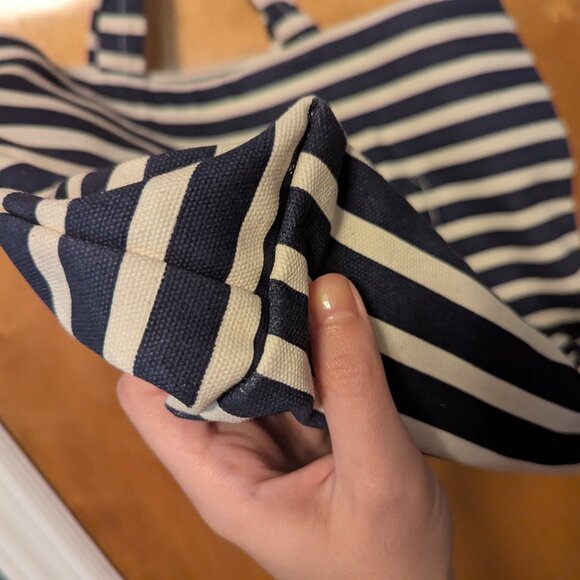 Baggu: Horizontal Zip Duck Bag in Navy Stripe - Picture 5 of 8